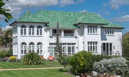 ART DECO HOUSE